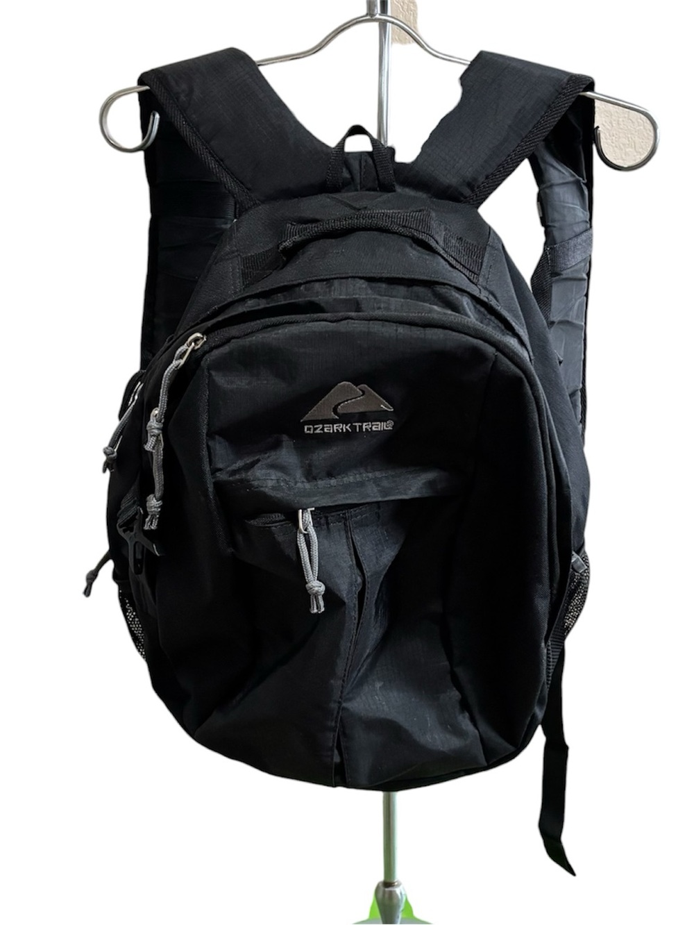 Ozark Trail Men’s/ Unisex Outdoor Backpack